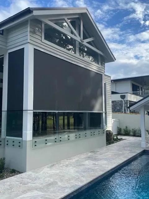 Poolside cabana fitted with a motorised outdoor zip-blind by Dam Good Patios