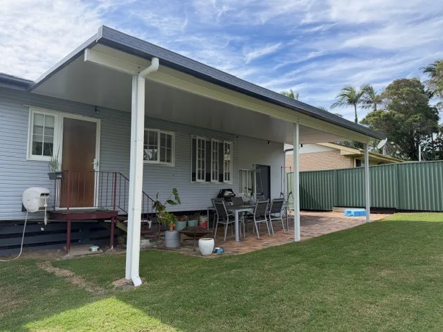 Skillion-roof patio attached to a weatherboard Brisbane home, Dam Good Patios